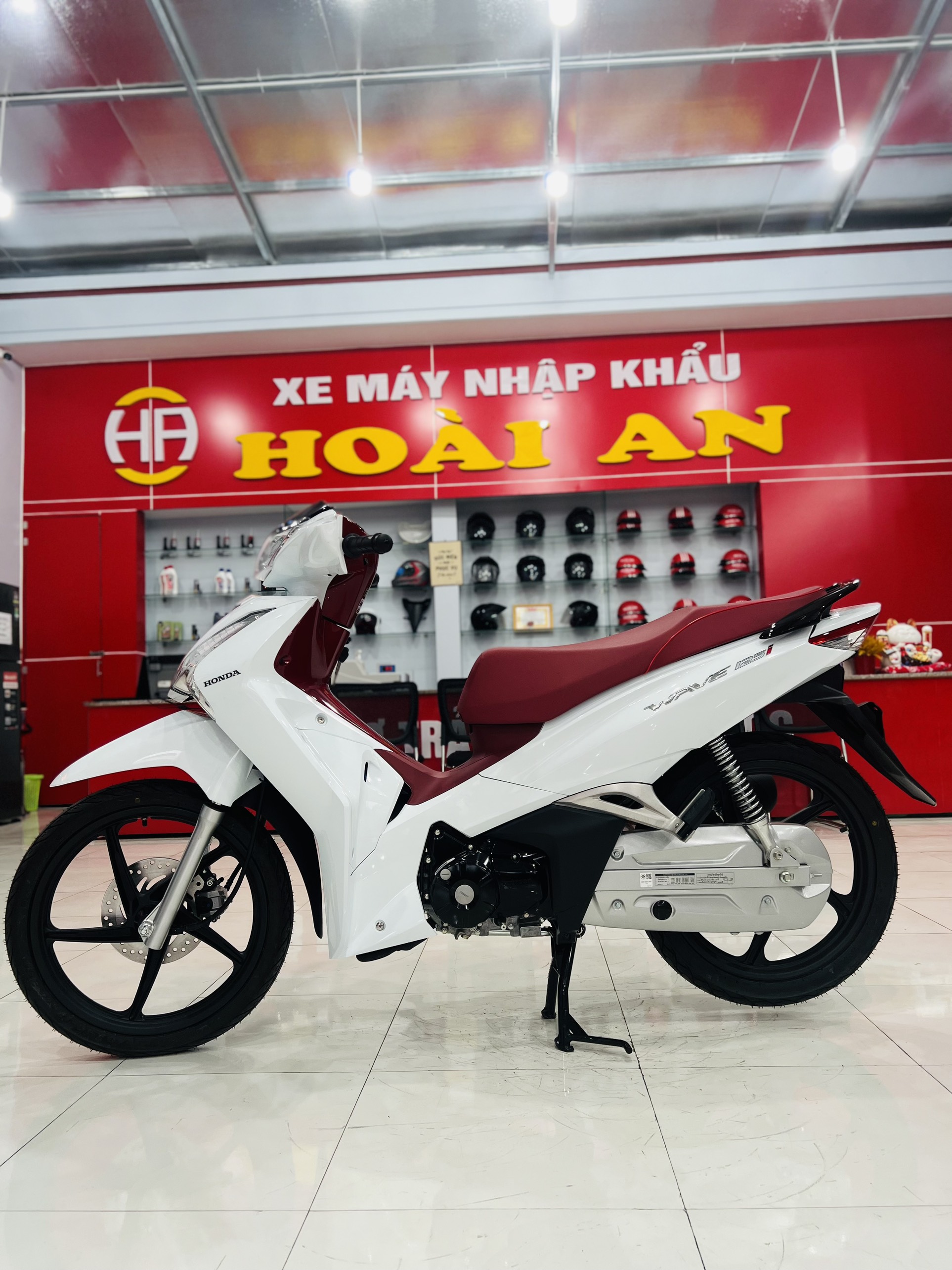 Honda Forza 300 nhập Thái đầu tiên về Việt Nam giá khoảng 130 triệu đồng