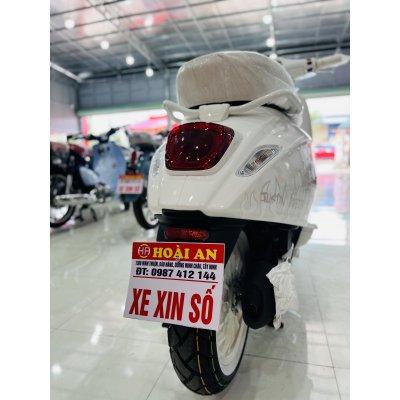 Xe Vespa Sprint Justin Bieber 125