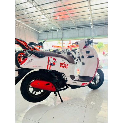 XE SCOOPY HELLO KITTY 2025