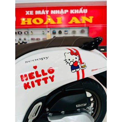 XE SCOOPY HELLO KITTY 2025