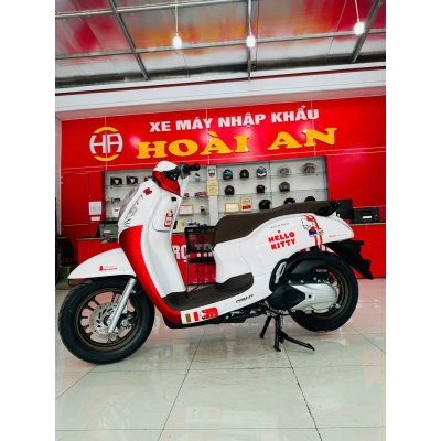 XE SCOOPY HELLO KITTY 2025